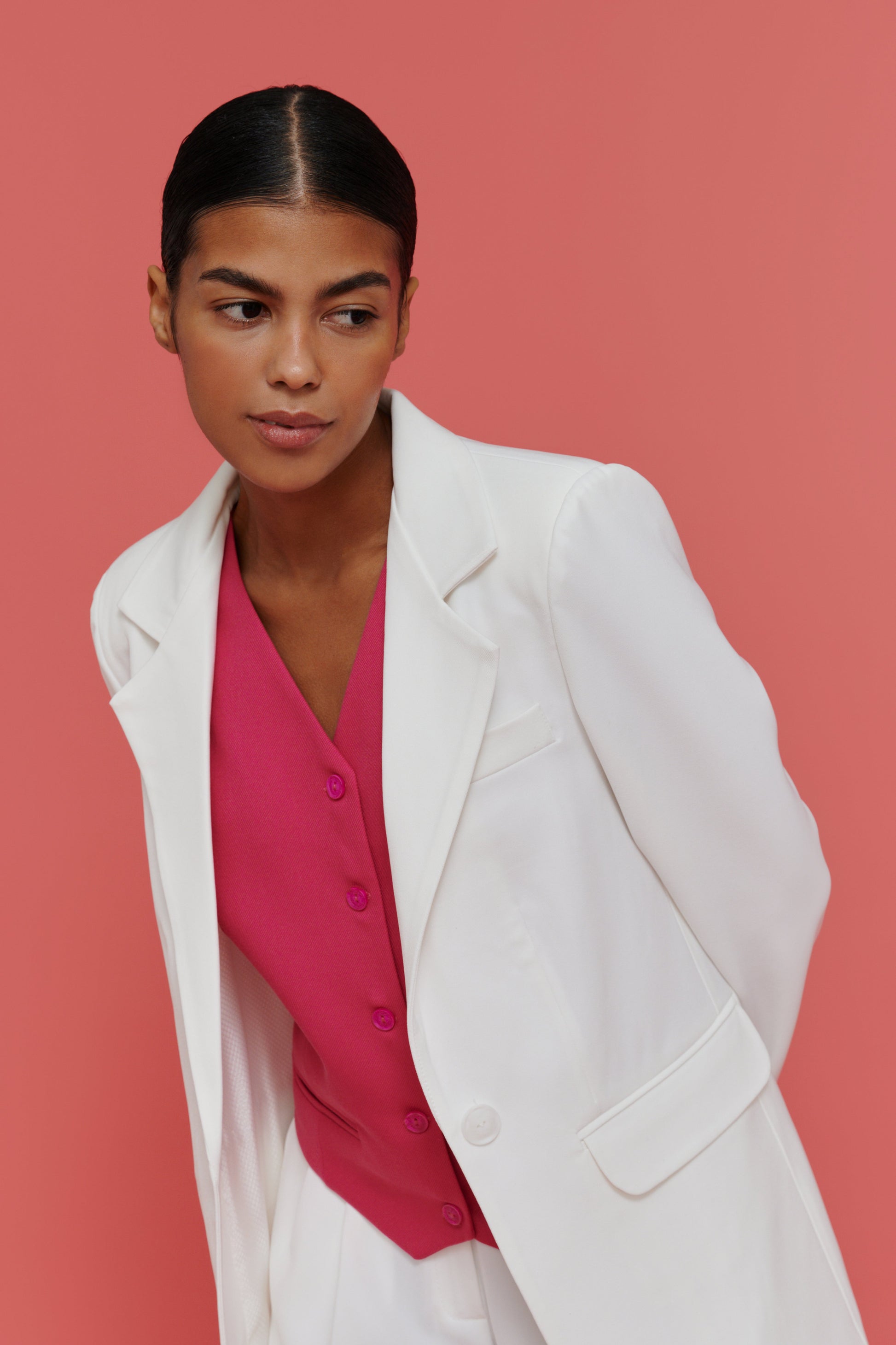 Chic white blazer outfit
