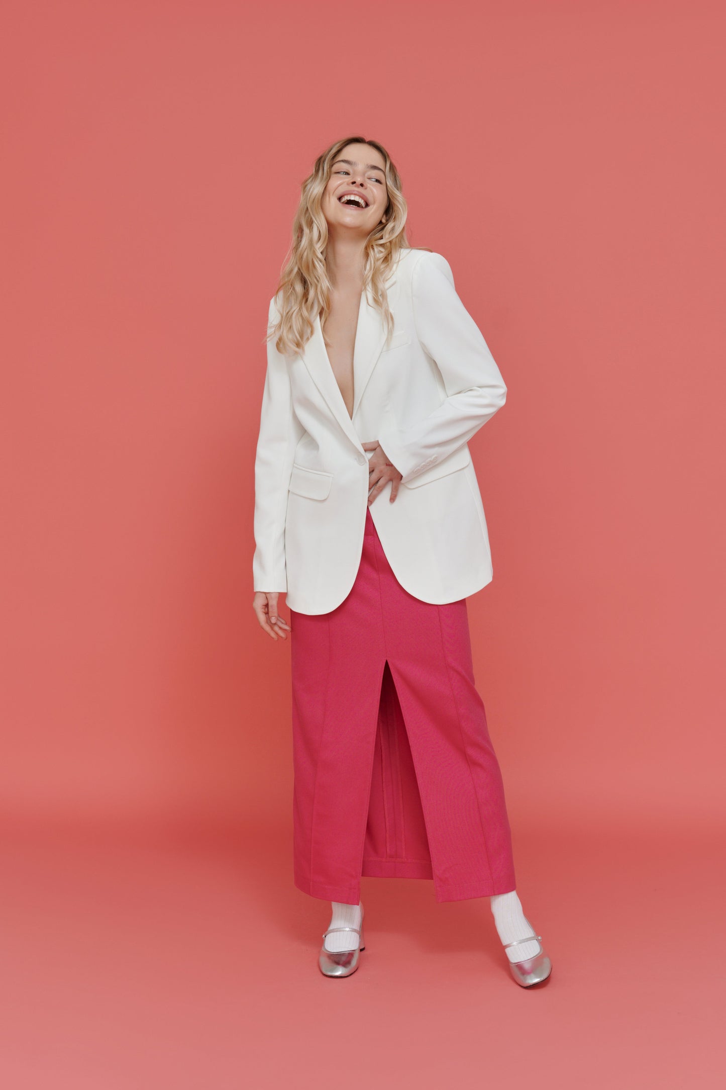 Oversized white blazer outfit for modern women