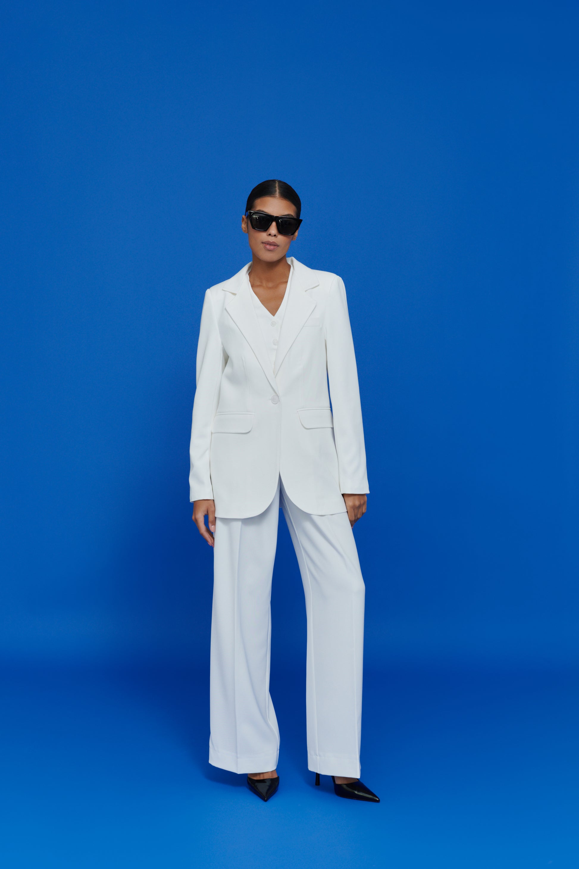 Classic tailored white vest outfit – minimalist chic