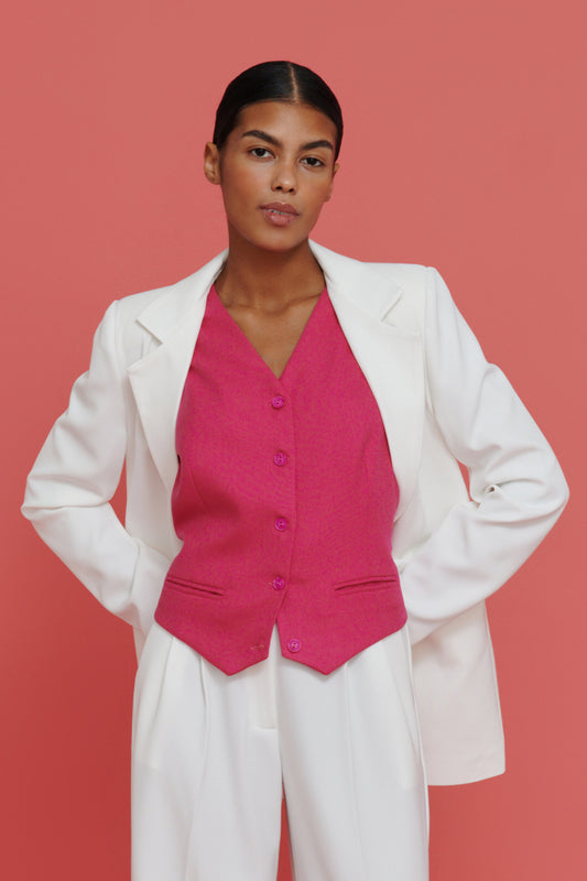 Pink Vest styled with white suit – HEYMIMISISTERS women’s look