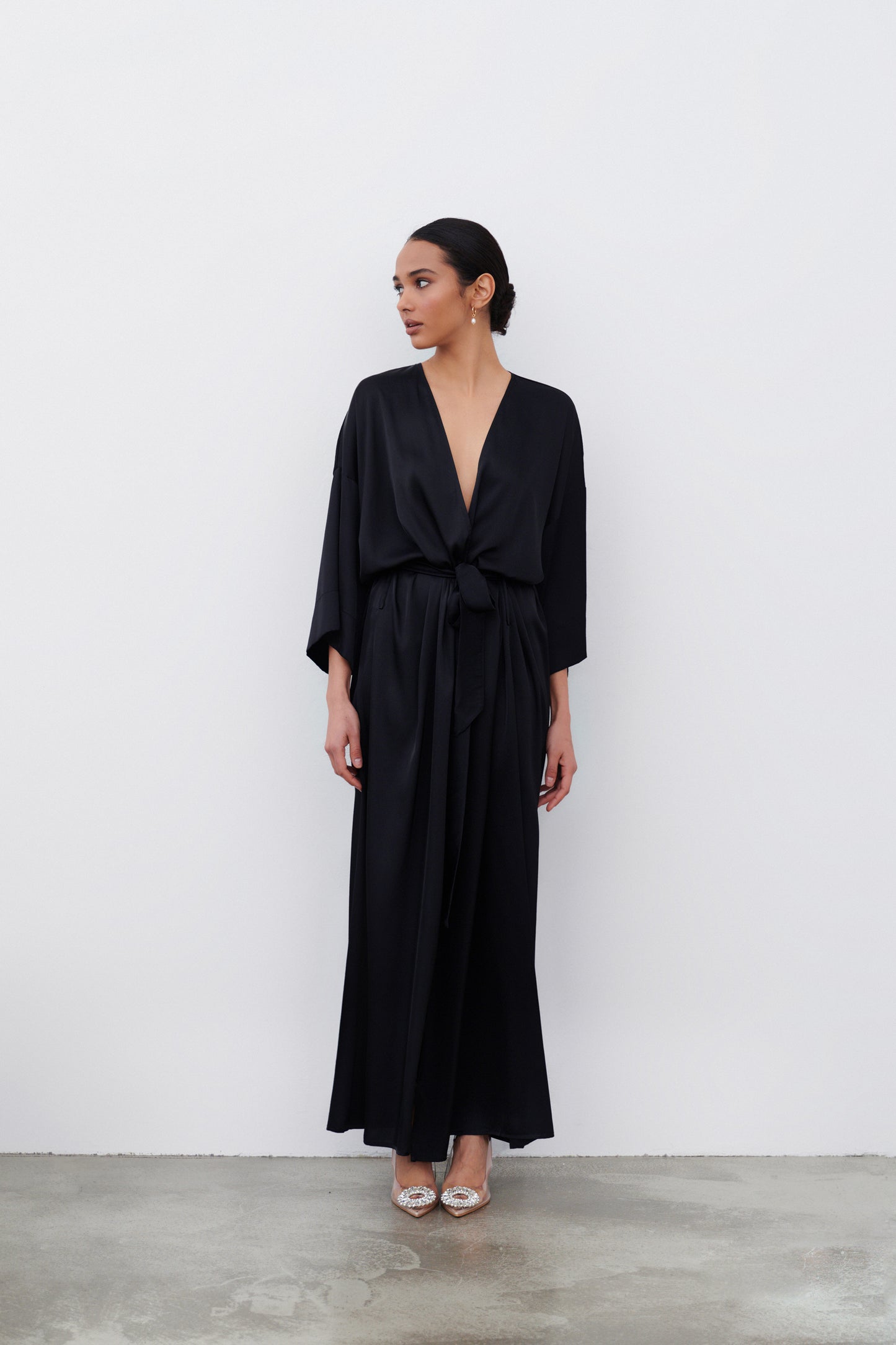 Black Satin Robe – Elegant Kimono-Style Loungewear