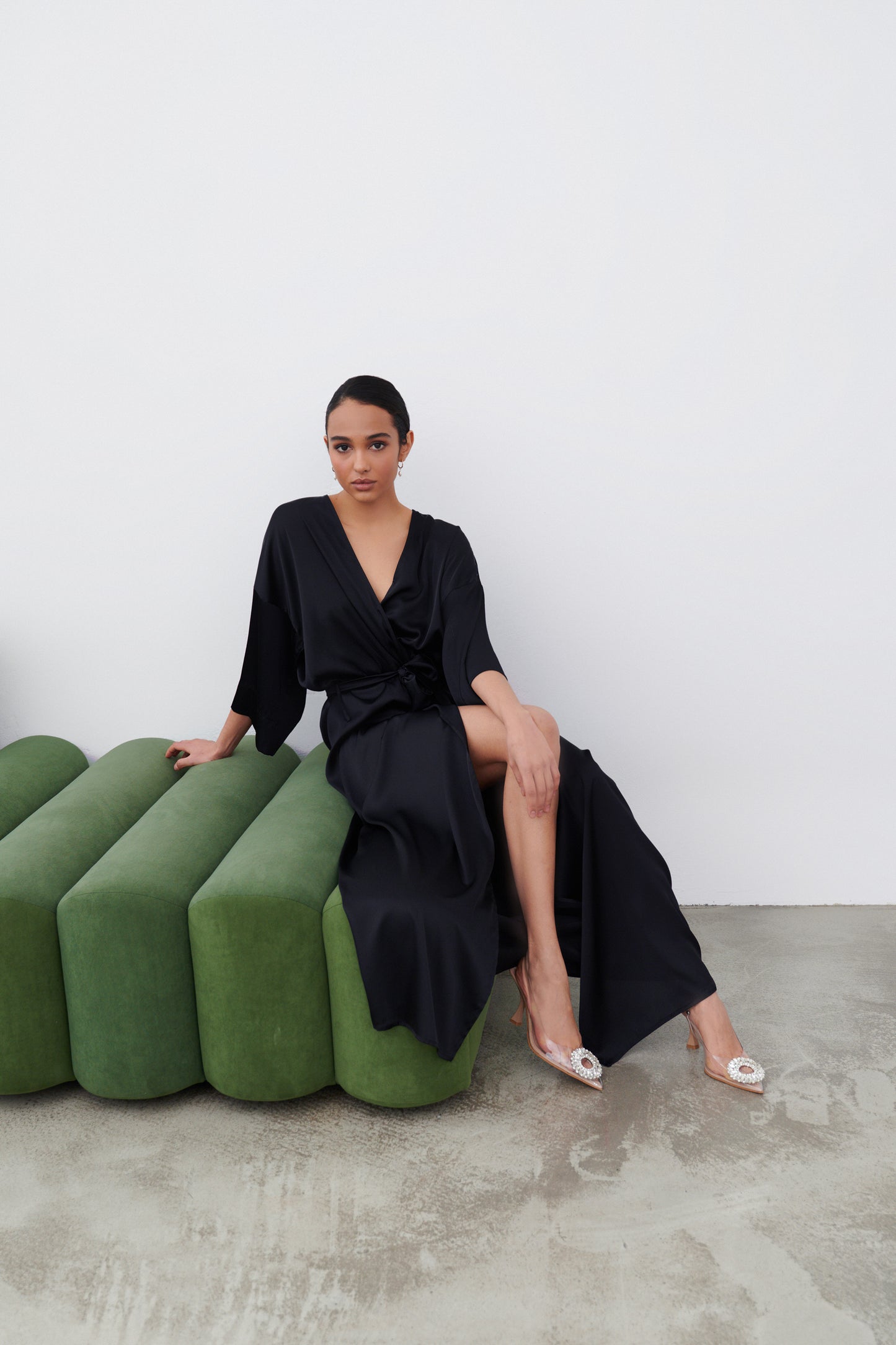 Black Satin Robe – Elegant Kimono-Style Loungewear